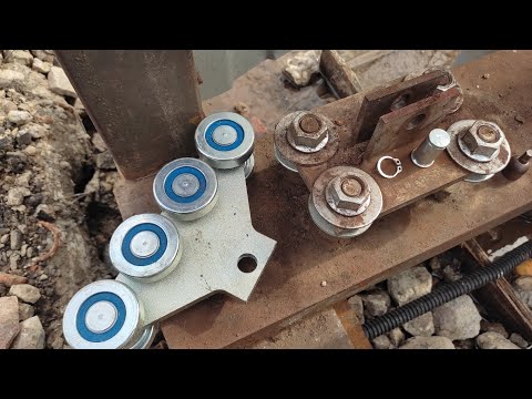 Видео: Замена роликовых опор Ролтэк на общественных откатных воротах