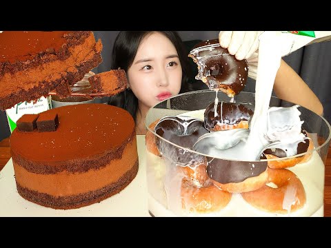 Видео: НАЛИЛ МОЛОКО НА ПОНЧИКИ?!🍩 БЕЗУМНЫЙ ШОКОЛАДНЫЙ ТОРТ МУКБАНГ MUKBANG ASMR DONUT CAKE