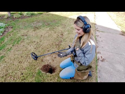 Видео: Найдены зарытые банки с помощью металлоискателя на месте старого дома – с южными реликвиями