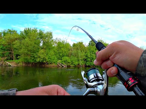 Видео: ДАВИТ В ГЛУБИНУ АЖ ФРИКЦИОН ВИЗЖИТ. Крупная щука в июне. Рыбалка на спиннинг