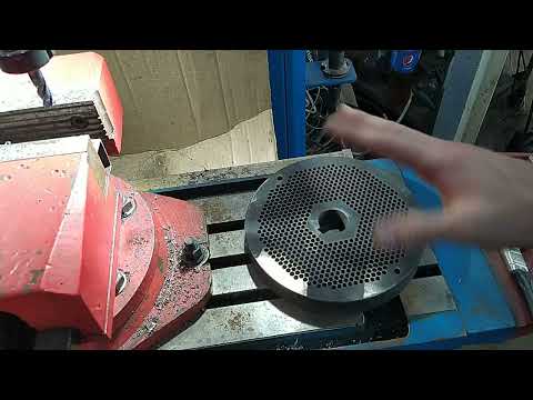 Видео: производство матрицы для гранулятора. валы для гранулятора и закалка матрицы