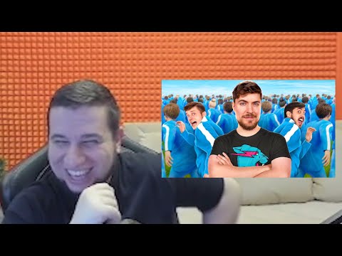 Видео: МАНУРИН СМОТРИТ ЭКСТРЕМАЛЬНЫЕ ПРЯТКИ С 100 ЛЮДЕЙ!