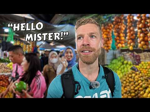 Видео: Я пошёл за фруктами на Суматру… и все хотели сфотографироваться 📸