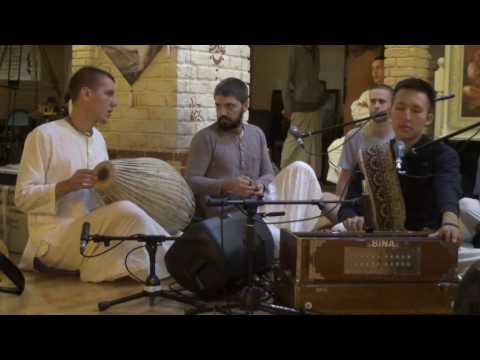 Видео: Kirtana Mela 2016 Moscow - Мукунда прабху - Киртан 1 - 12.08.2016