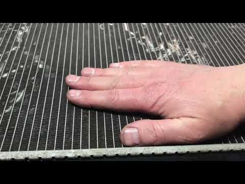 Видео: Проверка радиатора охлаждения автомобиля на засор!