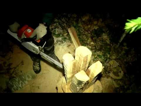 Видео: Как сделать табурет из чурбака с помощью бензопилы (DIY)