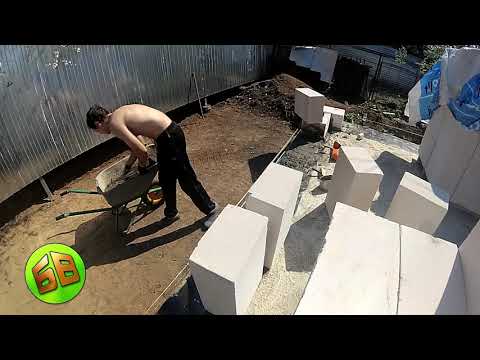 Видео: Никого не слушайте! Первая кладка углов первого ряда  для новичка. ➲ КАК Построить ДЕШЕВЫЙ Дом?