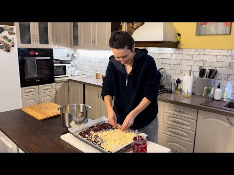 Видео: Тертий пиріг, який зникає швидше, ніж остигає