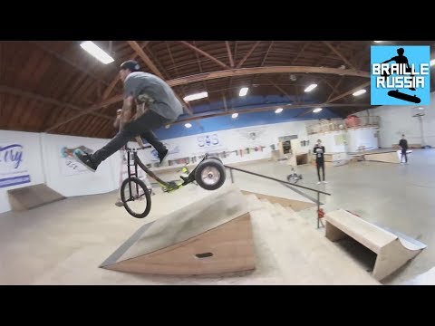 Видео: Самые БЕЗУМНЫЕ трюки на дрифт трайках!!