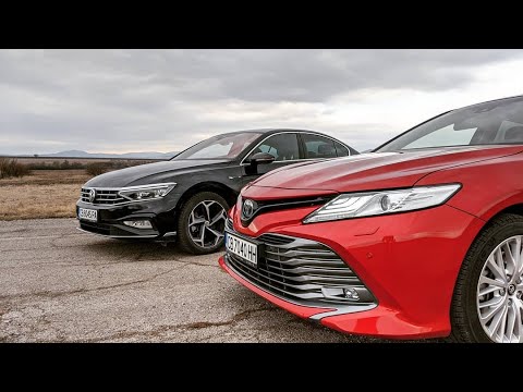 Видео: Volkswagen Passat срещу Toyota Camry: неочаквани съюзници