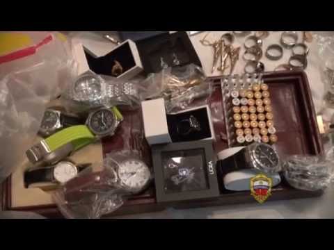 Видео: Полицейские задержали участников группы, подозреваемых в квартирной краже