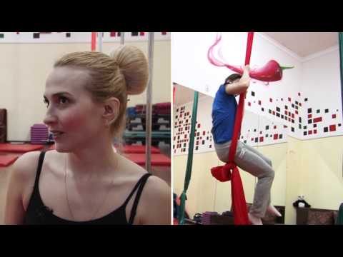 Видео: Воздушная акробатика на полотнах. Физра. Спортблог спецкора