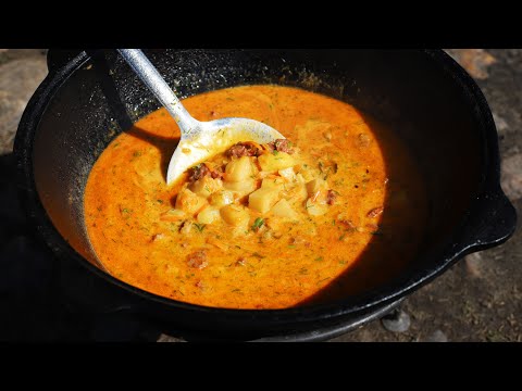 Видео: СЫРНЫЙ СУП С КОПЧЕНЫМИ КОЛБАСКАМИ В КАЗАНЕ