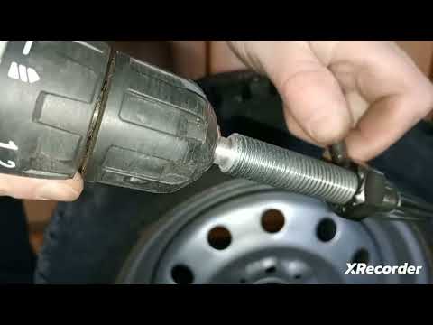 Видео: Как дошиповать резину. Как я дошиповал резину.)