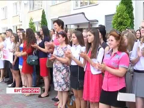 Видео: 2015-09-01 г. Брест. Первый урок нового учебного года в средней школе №32. Телекомпания  Буг-ТВ.
