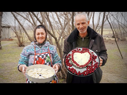 Видео: Бабушка приготовила торт «Сердце» и манты для дедушки в деревне
