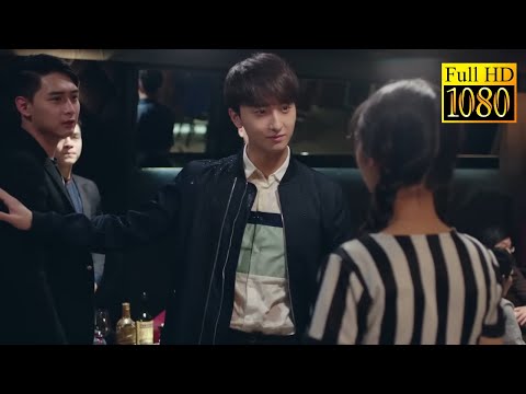 Видео: Золушка бросила школу, но босс любой ценой помогает ей вернуться в школу