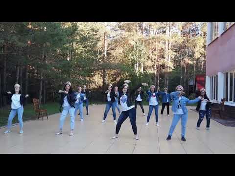 Видео: Сюрприз от родителей на выпускной детям. Крутой Флешмоб 2022 🥳