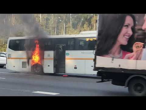 Видео: Горит автобус. Симферопольская автомагистраль. Подольск. Лето 2018