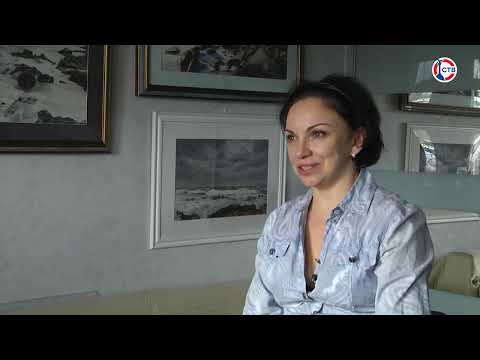 Видео: Севастопольская художница Наталья Нестерова передает красоту Черного моря в картинах
