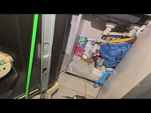 Видео: Посудомоечная машина Electrolux ошибка i10. Почему мне не нравятся эти посудомойки.