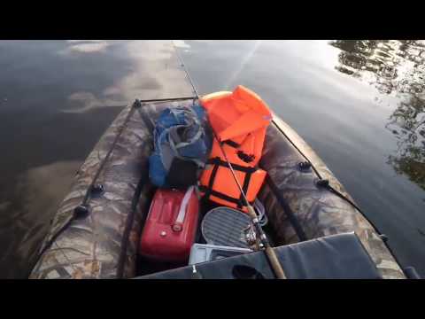 Видео: Плоскодонная Лодка Roger Trofey 330 под мотором 5 л.с. Обзор от покупателя!