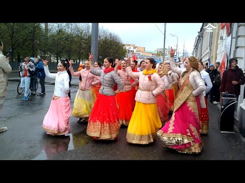 Видео: 2022 05 09 Харинама в День Победы (2/2). Harinama in Moscow (Russia) on Victory Day 09-05-2022