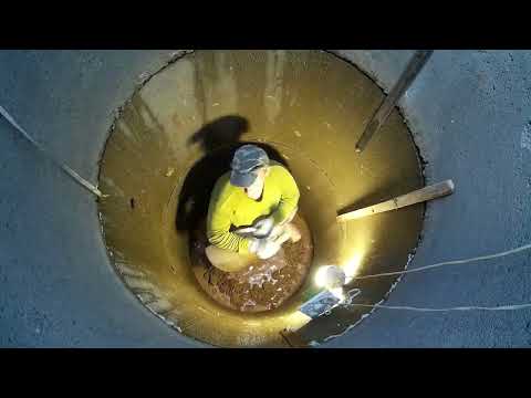 Видео: как лучше делать колодец за день машиной или вручную потом переделывать