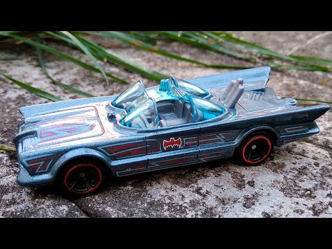 Видео: Обзор машины Hot Wheels Classic TV Series Batmobile