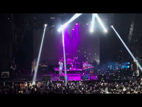 Видео: Джизус - Вселенная дарит мне ощущение дома (Base, Москва 30.09.23)