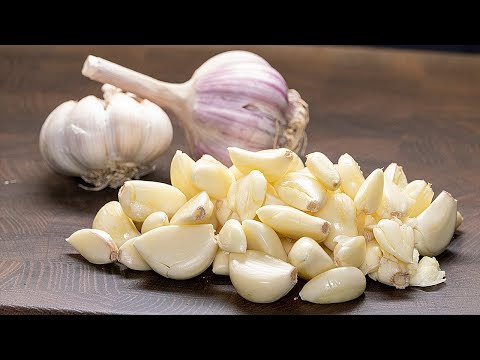 Видео: Сделайте эту пасту из чеснока и вся еда будет вкуснее