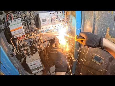 Видео: 💥Случайное короткое замыкание в щитовой! Что пошло не так?😱⚡