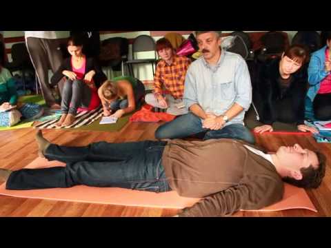 Видео: Способности тела к адсорбции( поглощение активности). Биоэнергетический массаж Лоуэна.