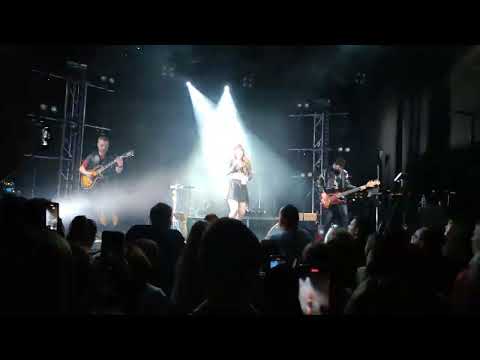 Видео: Юлия Савичева - Никак (live, Санкт-Петербург, 30.03.24)