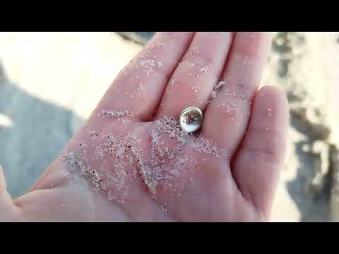 Видео: Пляжный коп - НАШЛИ ЧТО-ТО ИНТЕРЕСНОЕ - Новое видео с металлоискателем
