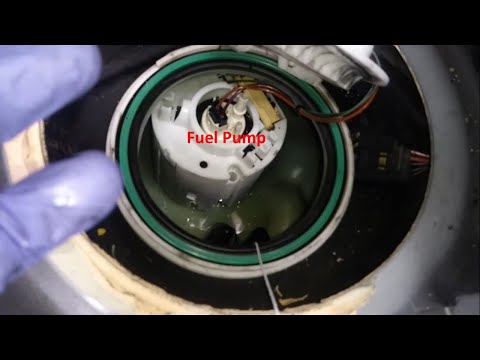 Видео: Замена топливного насоса на Mercedes Benz GL450 2007–2012 годов выпуска. (Уровень топлива в автом...