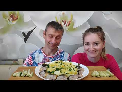 Видео: МУКБАНГ КОПЧЕНАЯ СКУМБРИЯ С КАРТОФЕЛЕМ | MUKBANG SMOKED MACKEREL WITH POTATOES #mukbang #asmrrussia