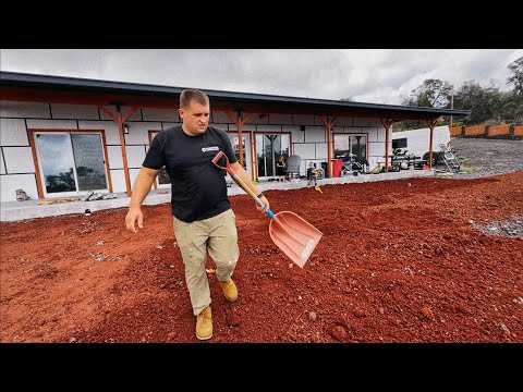 Видео: «Дом на Гавайях готов… засыпал двор не обычным материалом 