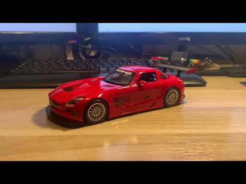 Видео: Обзор модели Mercedes-Benz SLS AMG GT3 в масштабе 1:24 от Motormax