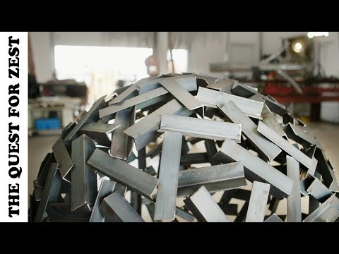 Видео: Как он это сделал!? Сварная скульптура «Идеальная сфера»