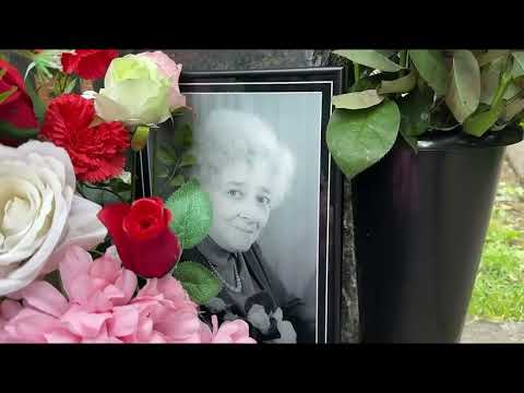 Видео: С цветами на могиле великой актрисы Фаины Раневской / Донское кладбище