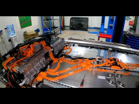 Видео: Зачем автопроизводитель такое делает? Mercedes-Benz EQC