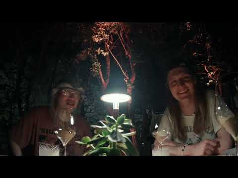 Видео: Платина и Plohoyparen: Проблемы с охраной, запрет на съемку: Жуки обсуждают мечты за ужином в Париже