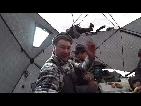 Видео: "Не могу вытянуть парни". Рыбалка на налима в ноябре. Уха из налима. Ночуем в палатке!