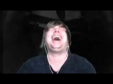 Видео: Смешные моменты со стрима CHUDO8585:ВЕЛИКОЛЕПНОЕ ТРИО ОДЕВАЕТ (НЕТ) КОРОНУ В PUBG MOBILE