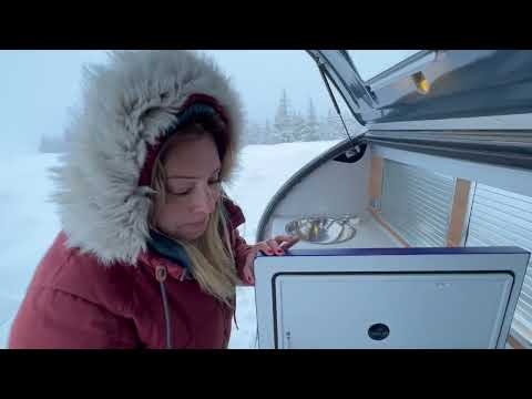 Видео: КЕМПИНГ В ЛЕДЯНОМ ВОЗДУХЕ ПРИ -22 ГРАДУСАХ