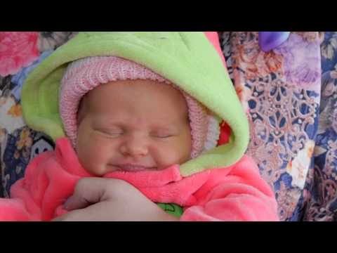 Видео: Выписка из роддома 10 апреля 2016