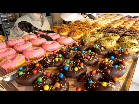Видео: Магазин пончиков, который каждое утро делает 12 видов пончиков - Корейская уличная еда