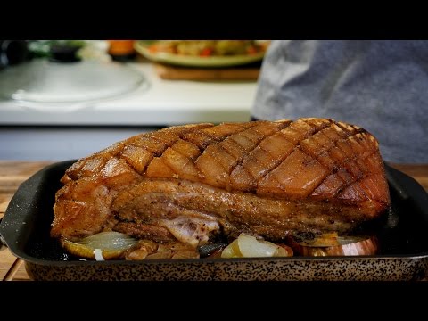Видео: Шмат свинины с лапшой и овощами