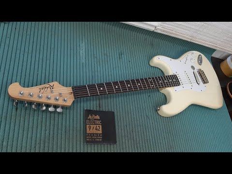 Видео: Rockdale Stratocaster. 2 серия. Монтаж ладов, изготовление порожка, отстройка.